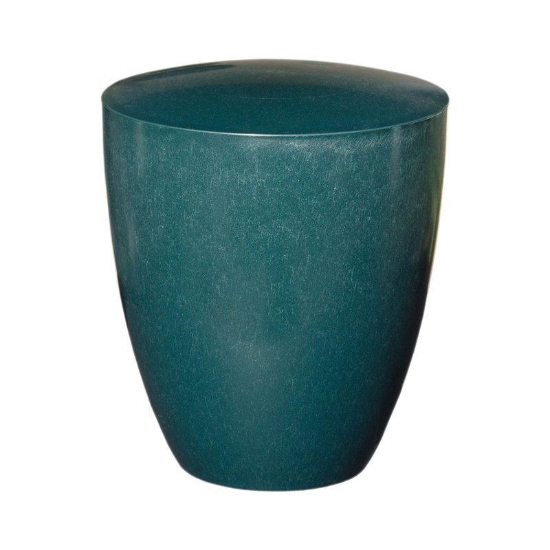 Die Alento Urne Genesis Classic in Grün hat eine ovale Form, eine glatte Oberfläche und ist aus einem robusten Material gefertigt.