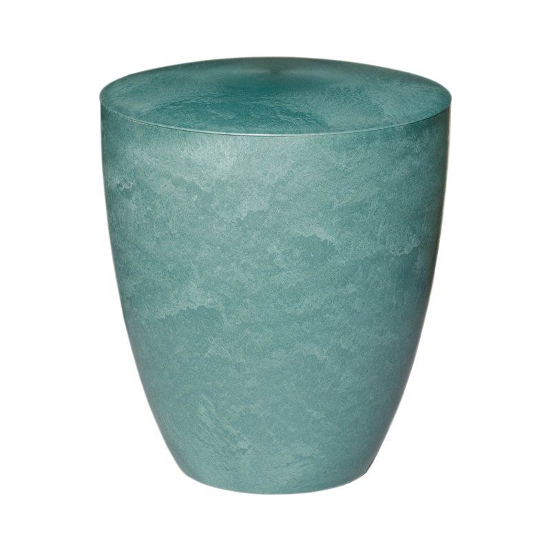 Die Alento Urne Genesis Classic Jade ist in einem sanften Jadegrün gehalten, hat eine ovale Form und eine glatte Oberfläche, sichtbar in einer Gesamtansicht.