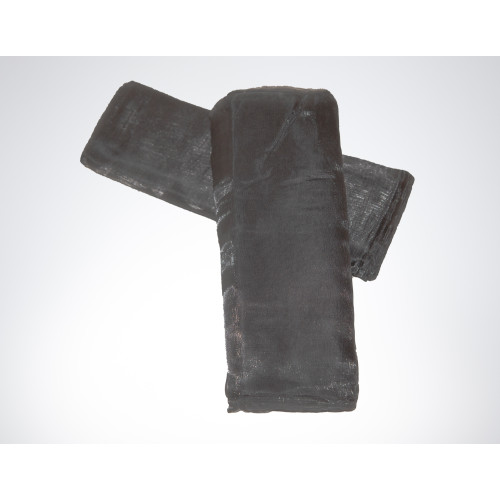 Dekostoffe aus Organza in anthrazit, in zwei übereinanderliegenden Lagen, mit transparenter, leicht schimmernder Oberfläche und rechteckiger Form.
