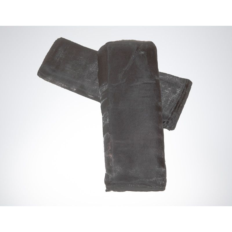 Dekostoffe aus Organza in anthrazit, in zwei übereinanderliegenden Lagen, mit transparenter, leicht schimmernder Oberfläche und rechteckiger Form.