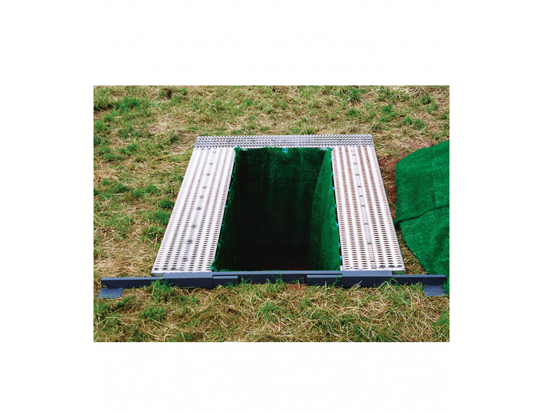 Grabmatten Typ „K“, Satz Nr. 2 mit Haken, 150 cm tief hängend  Grabmatten Typ „K“, Satz Nr. 2 mit Haken, 150 cm tief hängend
