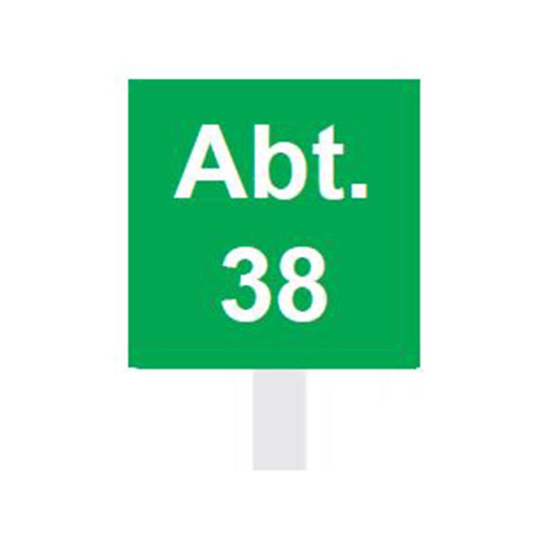 Das Abteilungsschild ist quadratisch, 180 x 180 mm groß, hat eine grüne Hintergrundfarbe und zeigt in weißer Schrift die Aufschrift "Abt. 38".