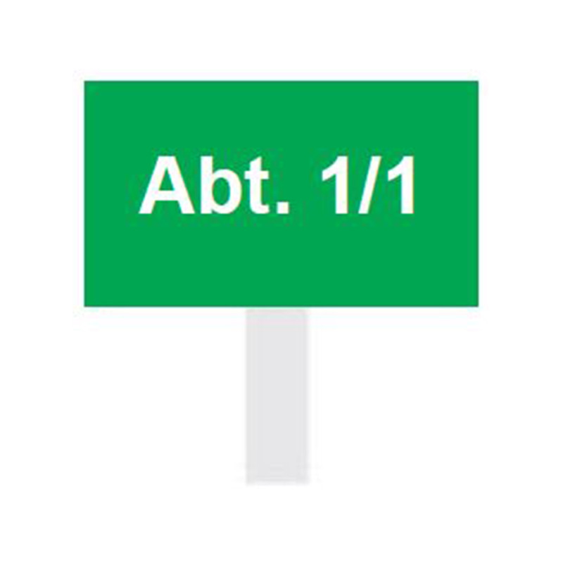 Ein rechteckiges, grünes Abteilungsschild mit der weißen Aufschrift "Abt. 1/1", montiert auf einem weißen Ständer, Gesamtansicht.