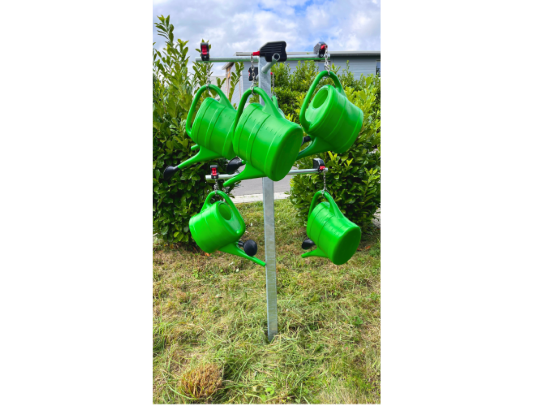 Gießkannenständer mit 6 Kannen