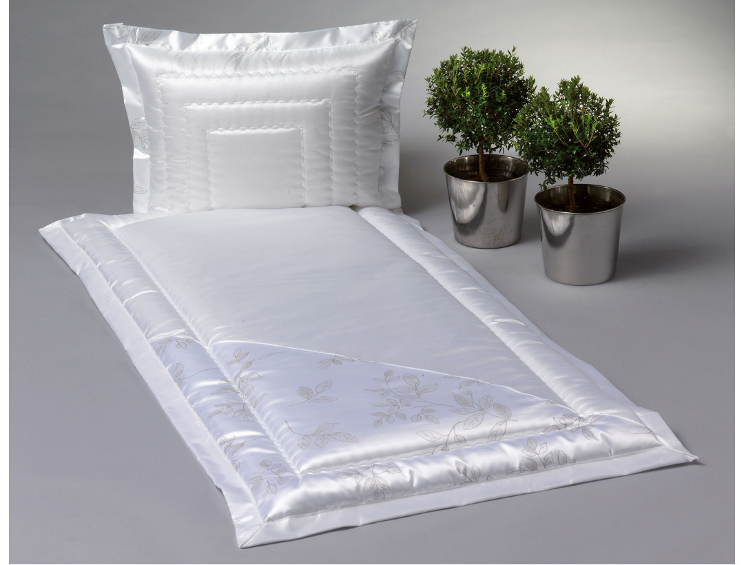 Serge weiß mit Ecke Blätterdamast