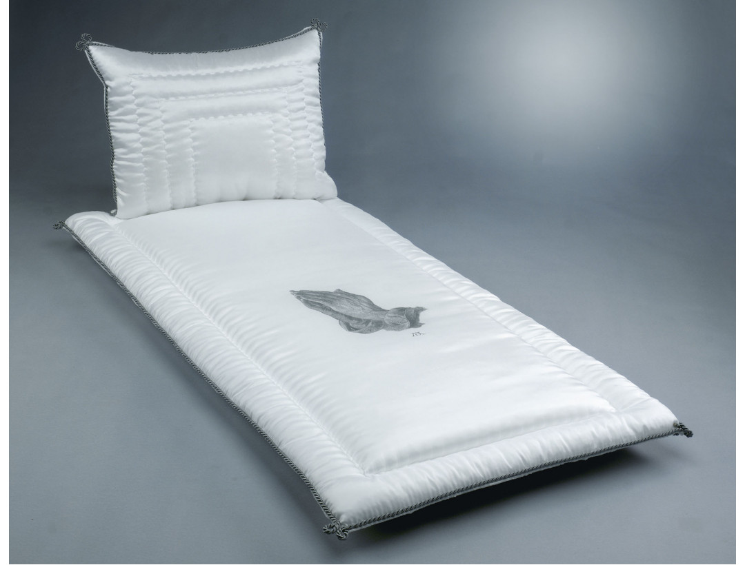 Serge mit „betender Hand“