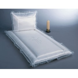 Serge mit Kreuz und Blumenranke