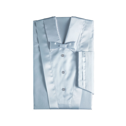 Ein hellblaues Linon-Hemd mit mattem Finish, fünf Knöpfen, einem passenden Fliegenbinder und einer Brusttasche, in Gesamtansicht gefaltet.