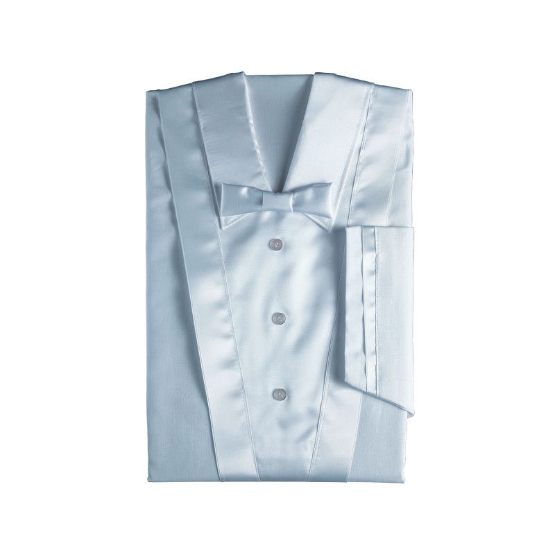 Ein hellblaues Linon-Hemd mit mattem Finish, fünf Knöpfen, einem passenden Fliegenbinder und einer Brusttasche, in Gesamtansicht gefaltet.