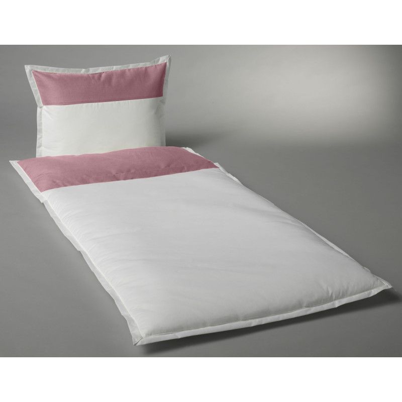 Eine weiße Bettgarnitur mit einem Kopfkissen und einer Decke, die einen rosa Farbblock in der oberen Hälfte des Kissens und der Decke aufweist.