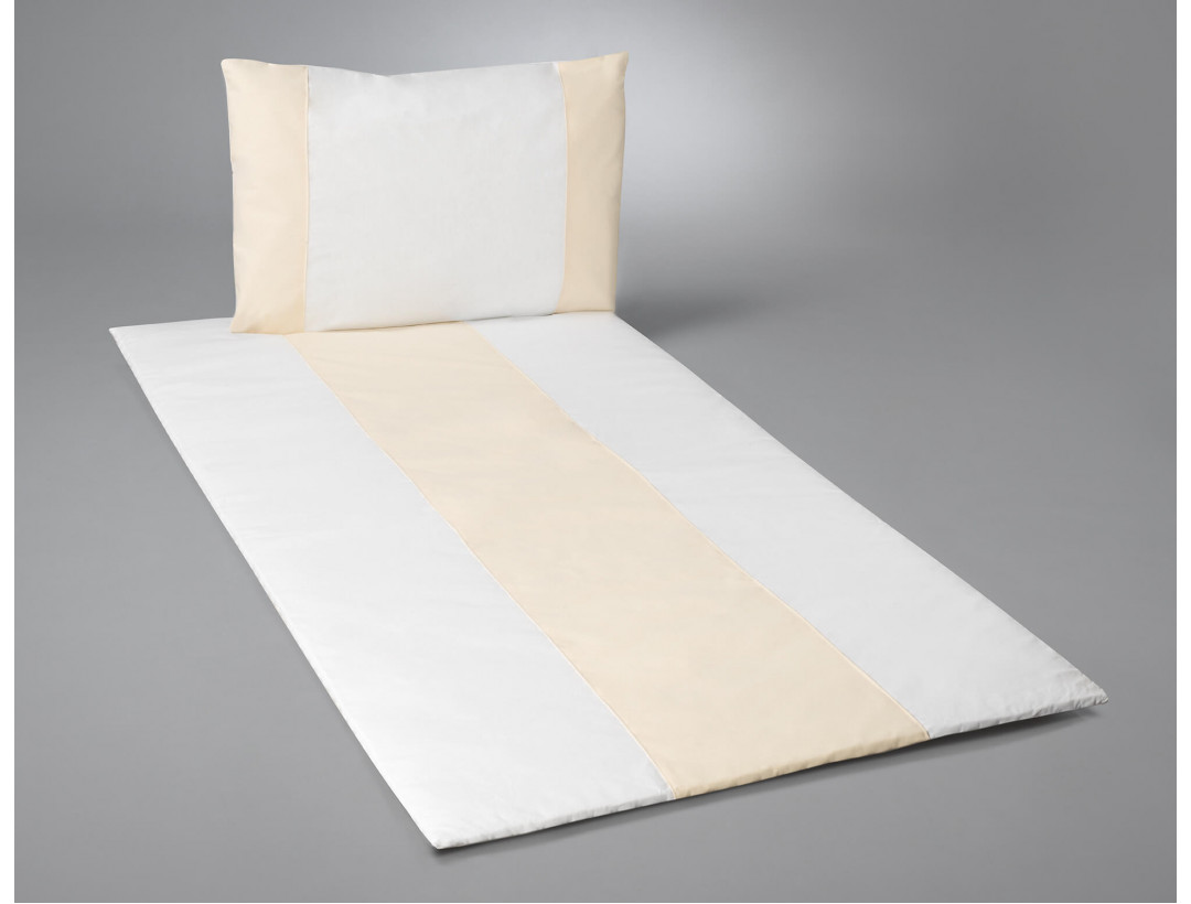 Deckengarnitur aus Baumwolle creme und weiß abgenäht Deckengarnitur aus Baumwolle creme und weiß abgenäht