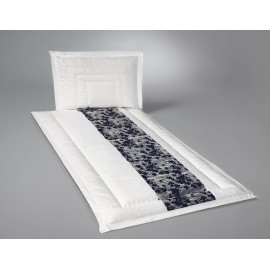 Deckengarnitur aus Baumwolle mit Blumeneinsatz „Palermo Blau“ Deckengarnitur aus Baumwolle mit Blumeneinsatz „Palermo Blau“