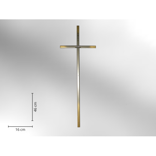 Ein flämisches Sargkreuz aus Metall in glatter Form, ohne Korpus, mit den Maßen 46 cm Höhe und 16 cm Breite.