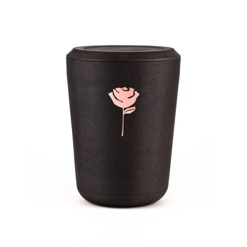 Kohleurne in schwarzem Material mit einer roséfarbenen Rose als Dekor, in zylindrischer Form und mit einem abnehmbaren Deckel.