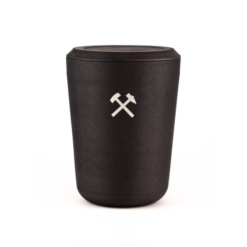 Die Kohleurne in Schwarz hat eine runde Form und ist aus einem matten Material gefertigt, mit einem weißen Symbol von Schlägel und Eisen auf der Vorderseite.