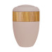 Die Ring-Urne hat eine ovale Form, ist in sanftem Beige gehalten und verfügt über einen horizontalen Streifen aus hellem Holz.